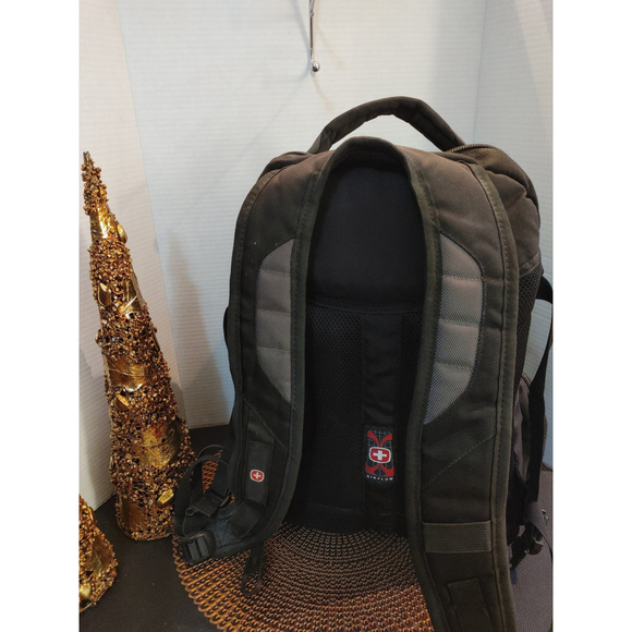 SwissGear Backpack - Picture 4 of 6